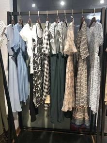 把品牌折扣女裝賣(mài)場(chǎng)的棱角變成商品宣傳的場(chǎng)所