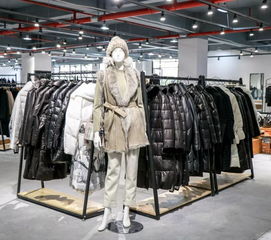 凍死了！金華人瘋狂涌向何處？?jī)?nèi)有福利服飾揭秘